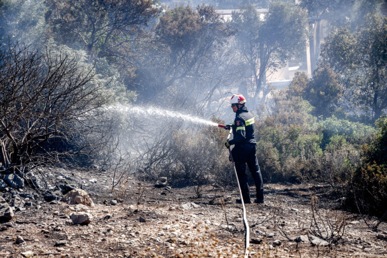 Συναγερμός στο Ρέθυμνο: Νέα φωτιά στον Ασώματο – Μήνυμα 112 και μάχη με τους ανέμους