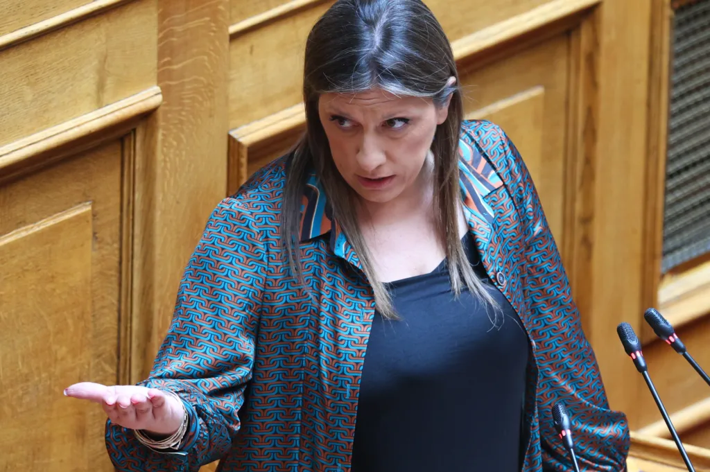 Σκηνές απείρου κάλλους στη Βουλή: Η Ζωή Κωνσταντοπούλου απαίτησε τη σύλληψη δημοσιογράφου