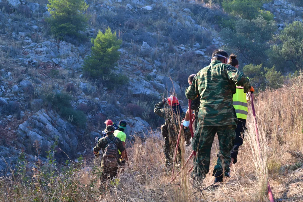 Φωτιά στο Χαϊδάρι: Βελτιωμένη η εικόνα στο Ποικίλο Όρος – Αποκαθίσταται η κυκλοφορία