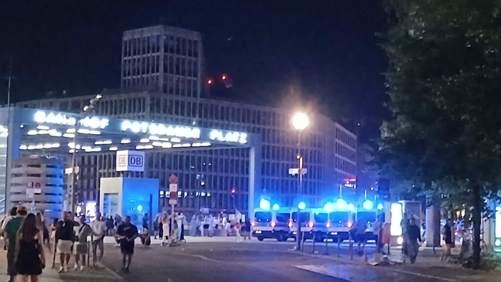 Βερολίνο: Οδηγός έπεσε με αυτοκίνητο σε πλήθος κατά τη διάρκεια του pride