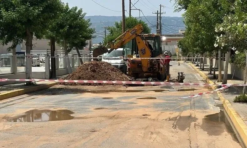 Κρήτη: Οι συνεχείς διακοπές ρεύματος στην Αμμουδάρα προκάλεσαν ρήξη στον κεντρικό αγωγό αποχέτευσης