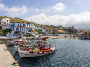 ΔΕΔΔΗΕ: Ο Άη Στράτης δείχνει τον δρόμο για την πράσινη μετάβαση των νησιών – Έως 98% η κάλυψη από ΑΠ