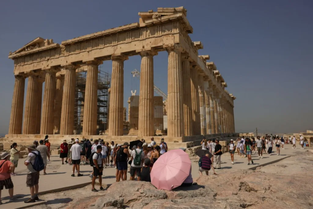 Καύσωνας: Πώς βλέπει το Reuters τη ζωή μας στους 40 βαθμούς [Εικόνες]