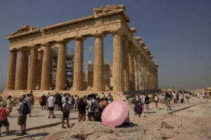 Καύσωνας: Πώς βλέπει το Reuters τη ζωή μας στους 40 βαθμούς [Εικόνες]