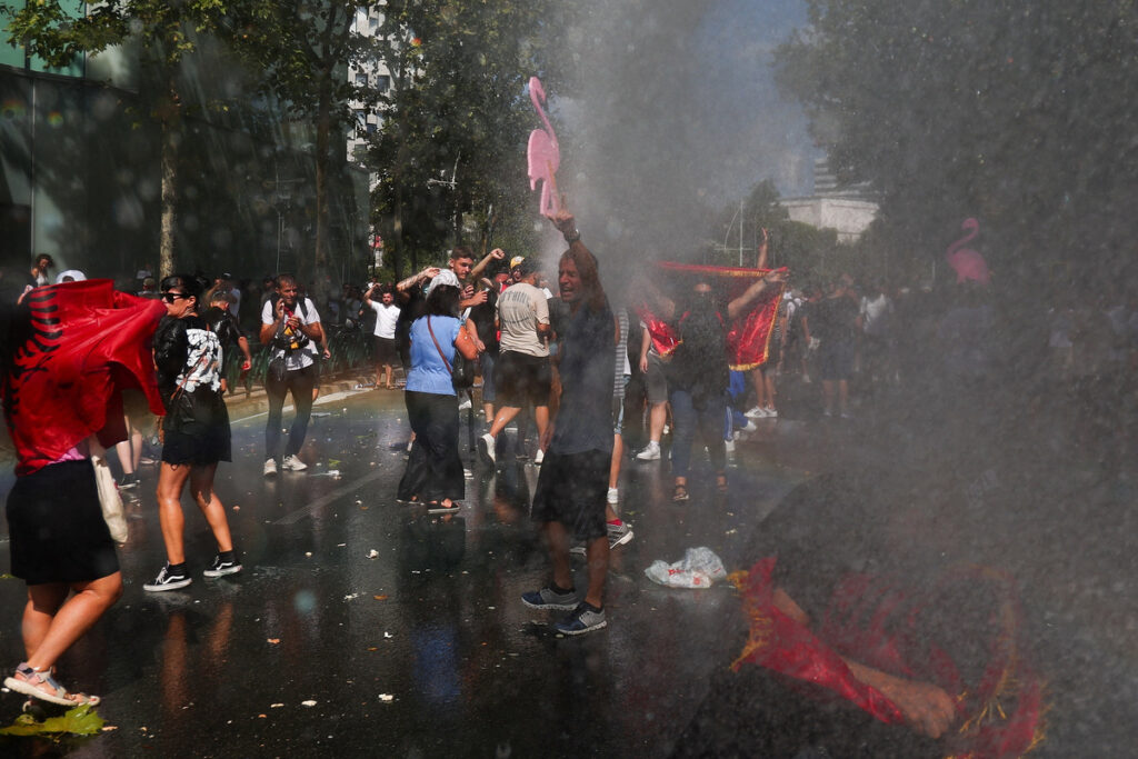 Αλβανία: Συγκρούσεις διαδηλωτών-αστυνομίας με φόντο το θέρετρο του Κούσνερ
