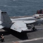 Αεροπορικές επιχειρήσεις επί του αμερικανικού αεροπλανοφόρου USS George H.W. Bush. Πηγή: U.S. Central Command (CENTCOM)/Handout via REUTERS