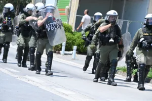 Άργος: Επεισόδια στην πορεία διαμαρτυρίας για τον θάνατο του 20χρονου από αστυνομικούς