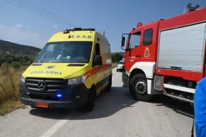 Τροχαίο με ασθενοφόρο του ΕΚΑΒ στα Χανιά – Νεκρός ο ασθενής, τραυματίστηκαν δύο διασώστες