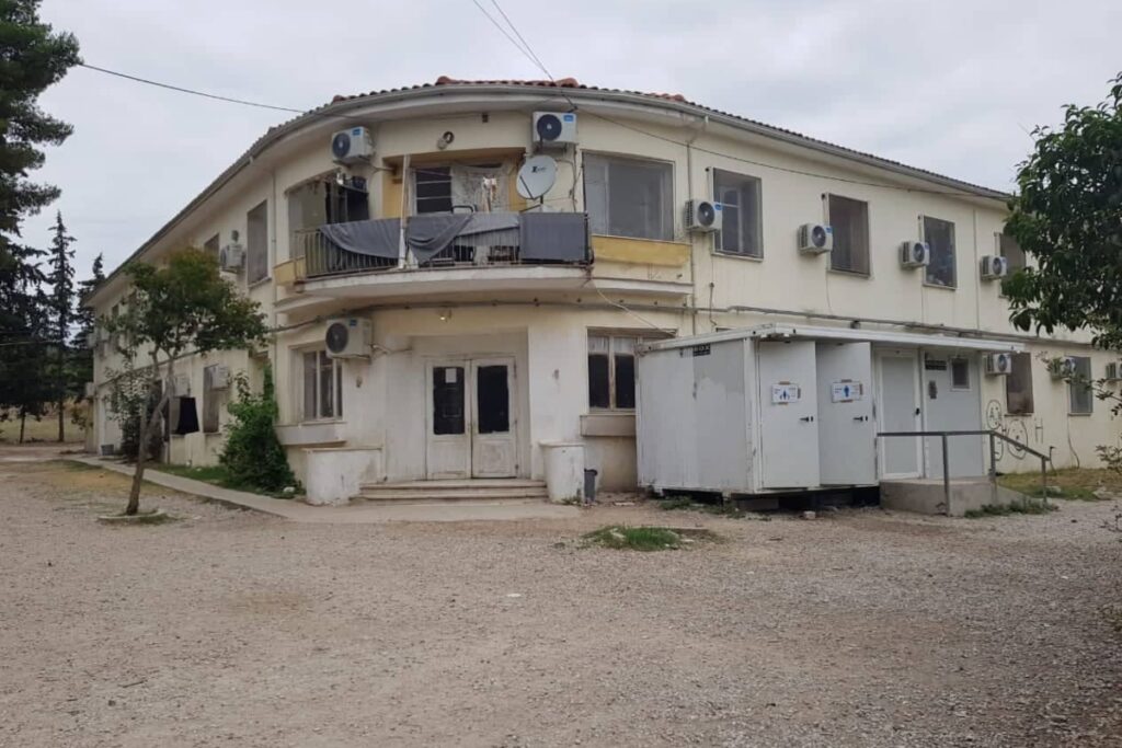 Κλείνει οριστικά η δομή μεταναστών των Θερμοπυλών – Σταδιακή απομάκρυνση έως τα τέλη Σεπτεμβρίου