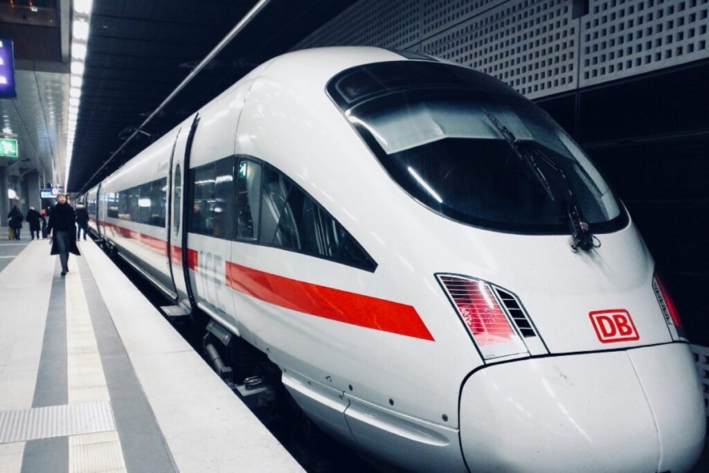 Επόμενη στάση για… χαρτί υγείας: Το απίστευτο περιστατικό σε τρένο στη Γερμανία που έγινε vira