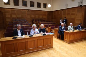 Μετρούν… καρέκλες στον ΣΥΡΙΖΑ: Αποχωρούν ο ένας μετά τον άλλον – Ανεξαρτητοποιούνται Μπάρκας-Βέττα