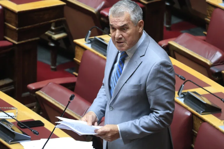Βουλή: Νέο επεισόδιο με Κυριαζίδη – Τον αποδοκίμασε η υπουργός Πολιτισμού Λίνα Μενδώνη
