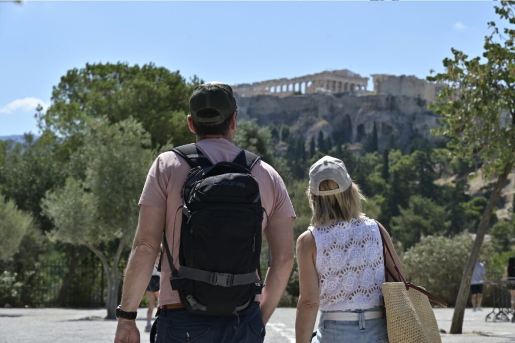 Απόβαση τουριστών στην Αθήνα: «Μια άλλη Ελλάδα πριν 15 χρόνια – Τρώμε σαν βασιλιάδες με 100 ευ