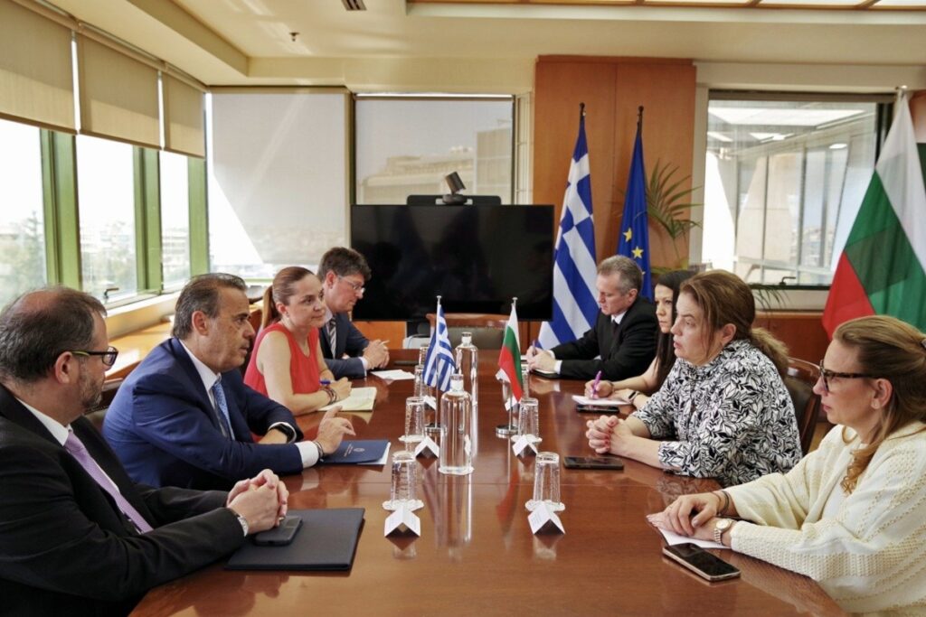 Διευρύνεται ο Κάθετος Διάδρομος: Επόμενος σταθμός η Κεντρική Ευρώπη – Παπασταύρου: «Οικοδομούμ