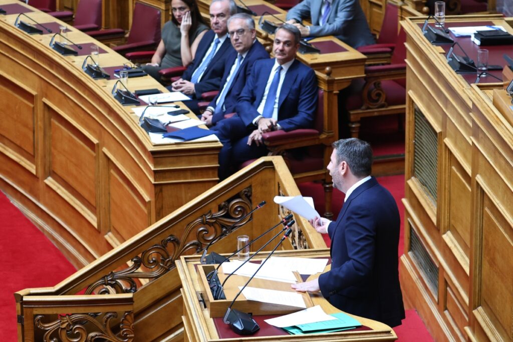 13η σύνταξη: Πώς ο Μητσοτάκης στρίμωξε τον Ανδρουλάκη στη Βουλή – Ο διάλογος των δύο ανδρών