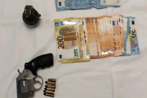 Αττική: Πώς έφτασαν οι Αρχές στις συλλήψεις για το σχεδιαζόμενο χτύπημα με χειροβομβίδα – Ο «εγκέφαλ