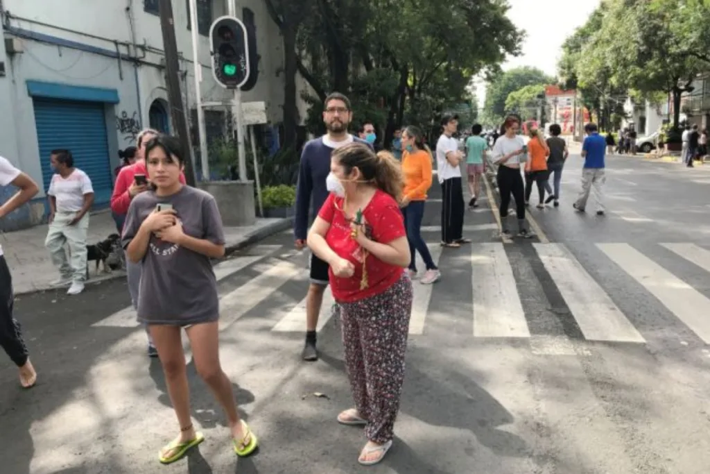 Μεξικό: Βίντεο από τη στιγμή που «χτυπά» ο ισχυρός σεισμός – Τα κτίρια σείονται συθέμελα