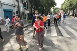 Μεξικό: Βίντεο από τη στιγμή που «χτυπά» ο ισχυρός σεισμός – Τα κτίρια σείονται συθέμελα