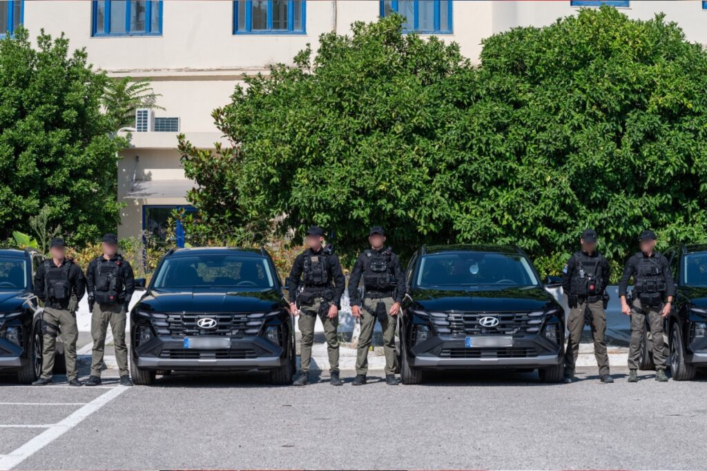 Δωρεά 10 οχημάτων SUV στη ΔΑΟΕ – Χρυσοχοΐδης: Στόχος να διαλύσουμε τις εγκληματικές ομάδες που υποσκάπτουν τη Δημοκρατία