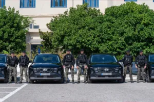 Δωρεά 10 οχημάτων SUV στη ΔΑΟΕ – Χρυσοχοΐδης: Στόχος να διαλύσουμε τις εγκληματικές ομάδες που