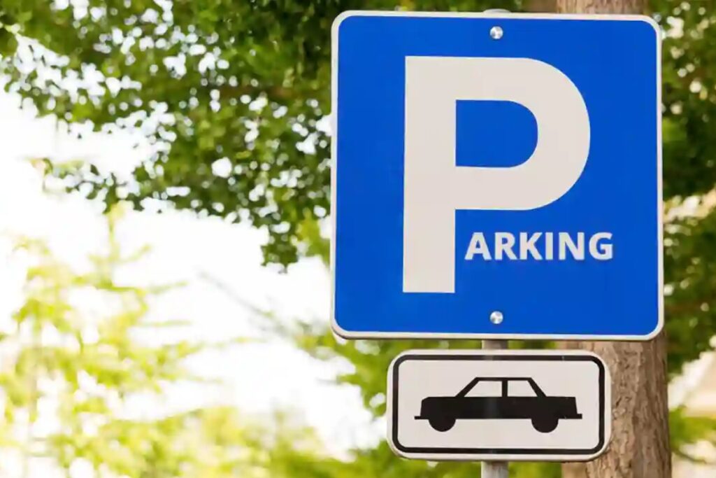 Τέλος στο ατελείωτο ψάξιμο για πάρκινγκ στην Αθήνα: Ήρθε το Parkout – Πώς λειτουργεί