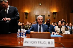 Σάλος: Ο Φάουτσι αρνήθηκε να απαντήσει στο Κογκρέσο για τον Covid – Απειλείται με δίωξη