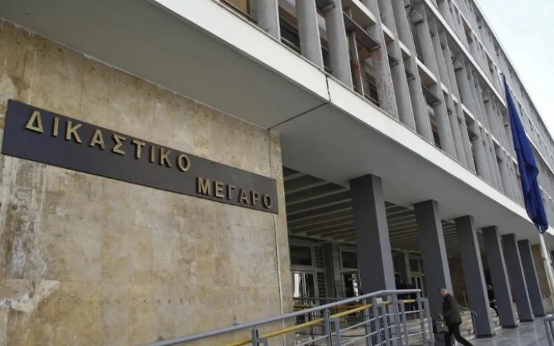 Βάγια Νέστορα: Ένταση στα δικαστήρια Θεσσαλονίκης μετά την προφυλάκιση του 25χρονου – 18 προσα