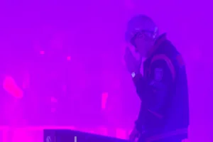 Νεκρός στο σπίτι του στο Παρίσι ο Γάλλος DJ Kavinsky