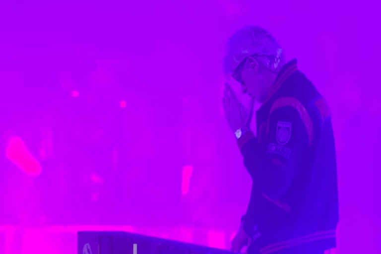 Νεκρός στο σπίτι του στο Παρίσι ο Γάλλος DJ Kavinsky