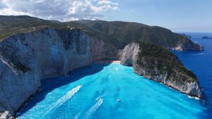 Ένας επίγειος παράδεισος στο Ιόνιο – Μαγευτικές εικόνες από ψηλά από το Ναυάγιο της Ζακύνθου