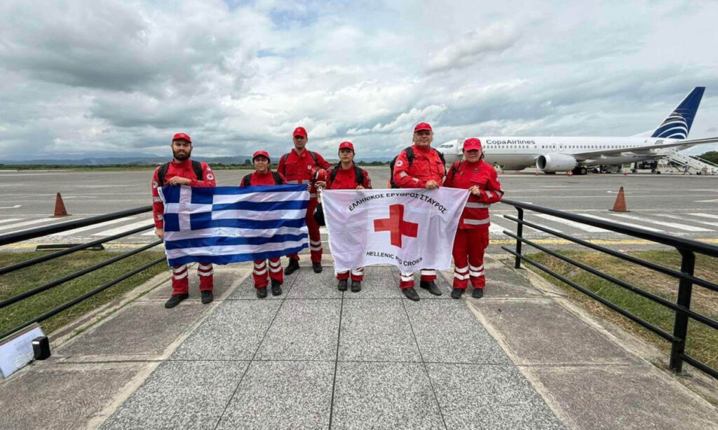 «Φέρνετε την ελπίδα»: Το μήνυμα του πιλότου που μετάφερε διασώστες του ΕΕΣ στη Βεβεζουέλα