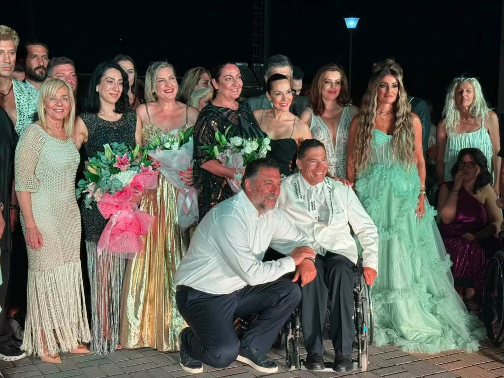 Καρέ καρέ μία ξεχωριστή επίδειξη μόδας ατόμων με αναπηρία [Εικόνες]