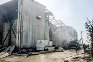 Κορινθία: Τρεις συλλήψεις για τη φονική έκρηξη στο εργοστάσιο – Βίντεο ντοκουμέντο