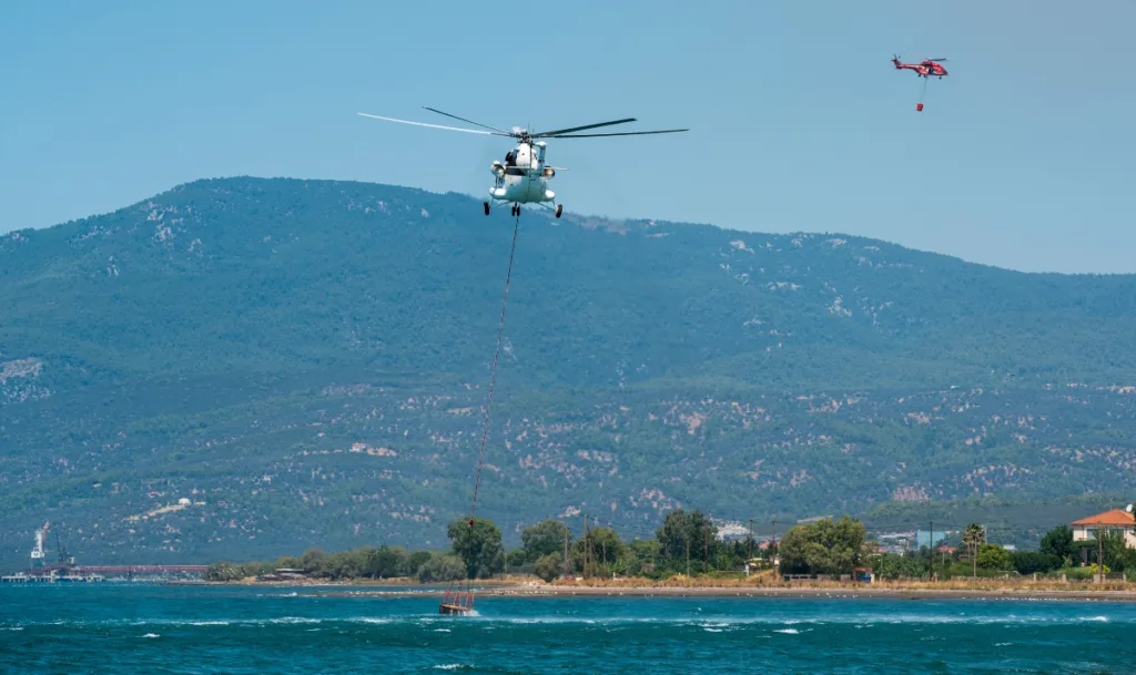 Φωτιά στη Χαλκιδική – Σηκώθηκαν εναέρια μέσα