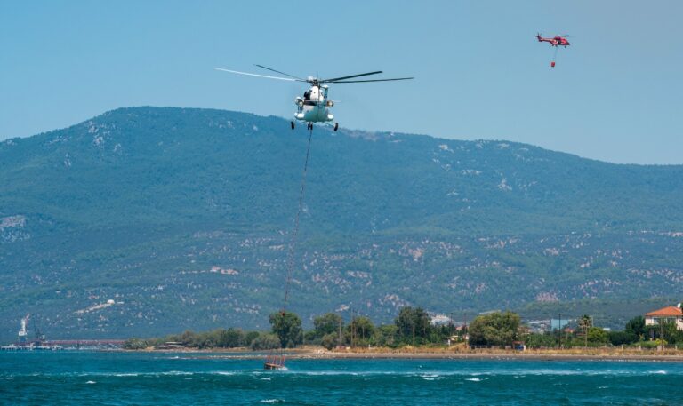 Φωτιά στη Χαλκιδική – Σηκώθηκαν εναέρια μέσα