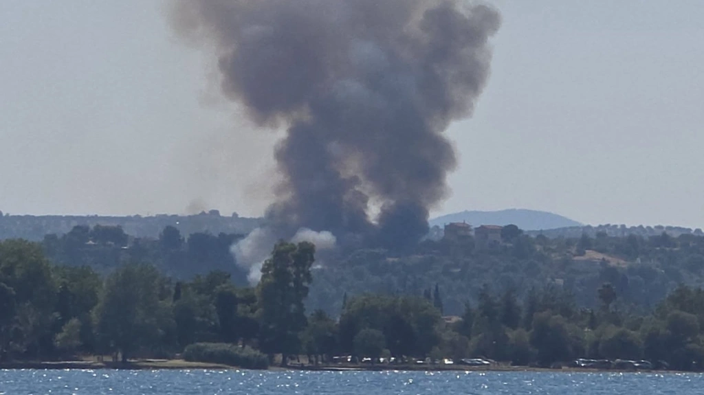 Φωτιά τώρα στη Χαλκιδική: Πυρκαγιά σε δασική έκταση στον Μαρμαρά – Επί ποδός 18 πυροσβέστες και ομάδα της ΕΜΟΔΕ