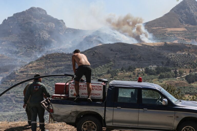 Φωτιές τώρα: Μάχη σε Ρέθυμνο και Αχαΐα – Νέα μέτωπα στη Βοιωτία και Αρκαδία