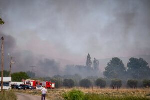 Φωτιά στη Θεσσαλονίκη: Ενισχύθηκαν οι πυροσβεστικές δυνάμεις μετά τα μηνύματα του 112 – Επιχειρούν 7 εναέρια [Εικόνες-Βίντεο]