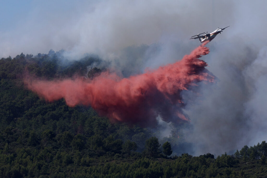 Στο πλευρό της Γαλλίας η Ελλάδα – 21 πυροσβέστες στη μάχη με τη μεγάλη πυρκαγιά