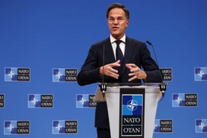 Άγριο στρίμωγμα στον Ρούτε: «Πού είναι ο αυτοσεβασμός σας;» τον ρώτησαν για τον Τραμπ – Αντί να απαντήσει, τον αποθέωσε