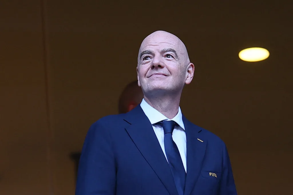 Σχέδιο-βόμβα του Ινφαντίνο να πουλήσει το 20% του Μουντιάλ σε ιδιώτες επενδυτές