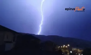 Ιωάννινα: Η νύχτα έγινε μέρα από τις αστραπές