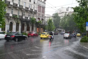 Κακοκαιρία: Άνοιξαν οι ουρανοί στην Αττική