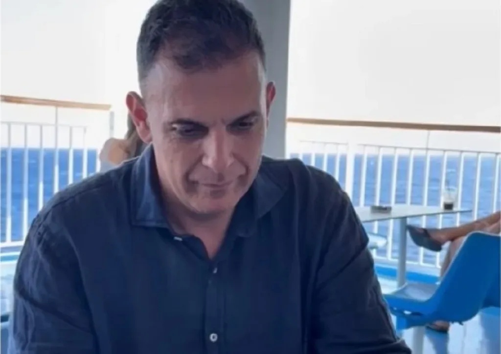 Γιώργος Καραμέρος: Εντάχθηκε στην ΕΛ.Α.Σ. – «Όχι για τη θέση – Για το ταξίδι»