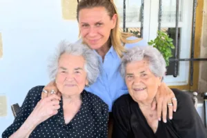 Κατερίνα Καραβάτου: Η σπάνια φωτογραφία με τις αδελφές της μαμάς της και το τρυφερό μήνυμα