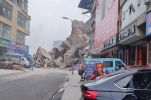 Άγνωστος αριθμός εγκλωβισμένων μετά από κατολίσθηση στη νοτιοδυτική Κίνα