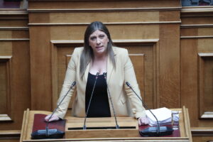 Μομφή για αντικοινοβουλευτική συμπεριφορά στην Ζωή Κωνσταντοπούλου