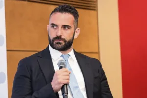 Κουμπαράκης στον ΕΤ: «Θέλω μια Ελλάδα όπου κάθε σταγόνα θα είναι μετρήσιμη»