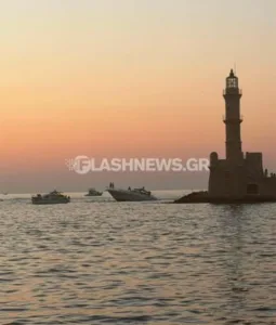 Χανιά: Ημιβυθίστηκε τουριστικό σκάφος μετά από πρόσκρουση σε βράχια