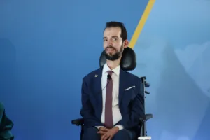 Στέλιος Κυμπουρόπουλος: Στο νοσοκομείο μετά από πτώση από το αμαξίδιό του ο πρώην Ευρωβουλευτής